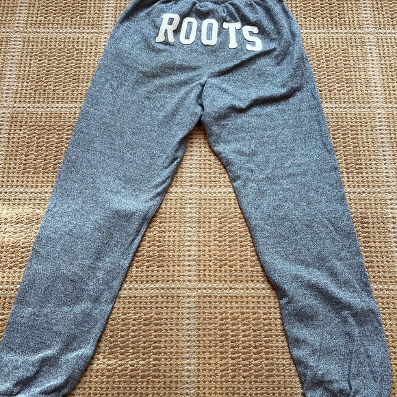 ROOTS grey comfy sweatpants - Picture 7 of 8